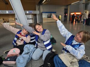 Wycieczka klasy 3c żeglarskiej na lotnisko Poznań-Ławica ✈️